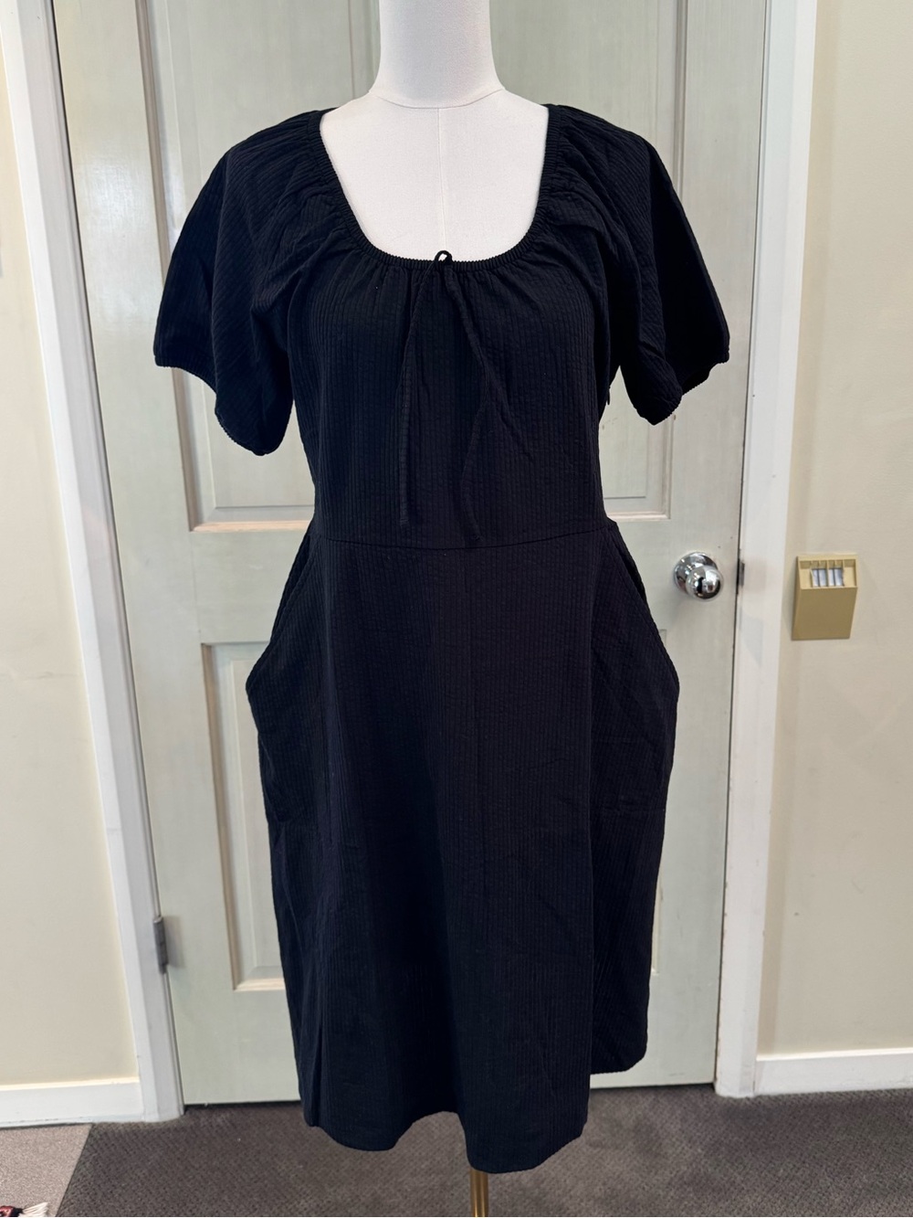 NWT Downeast Clothing Black Scoop Neck A-Line Textured Knit Midi Dress, size L